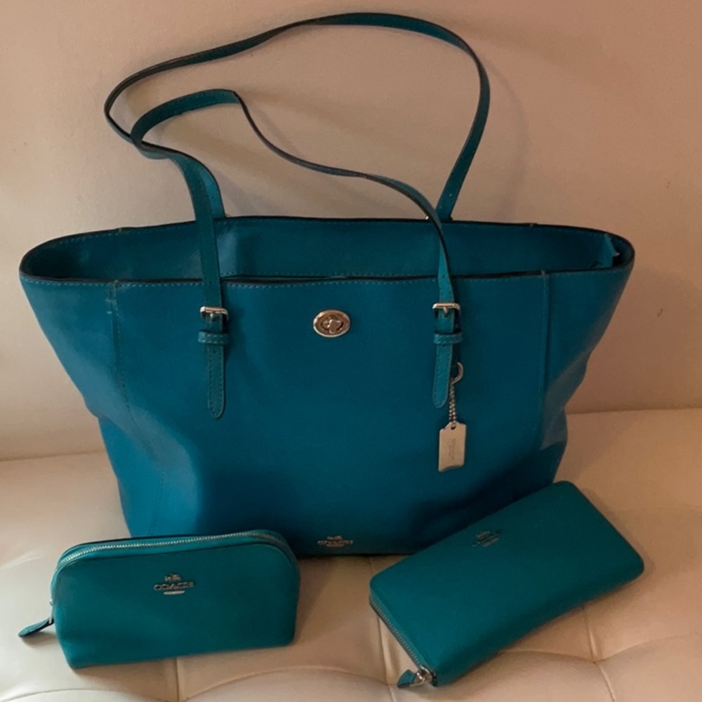 Coach Tote C1657 36454 w/ wallet C1683 52372 & cosmetic bag D1683 53067